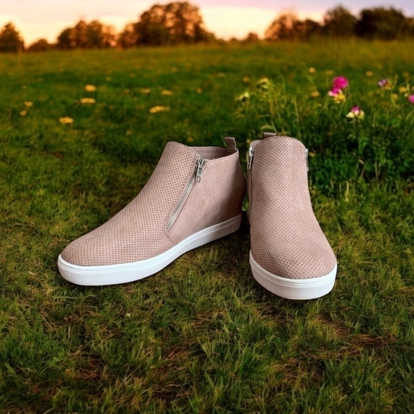 Time and Tru Dusty Rose Wedge Ankle Booties Women’s Size 9 - Picture 1 of 7